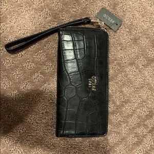 Guess 1981 Clutch wallet NWT